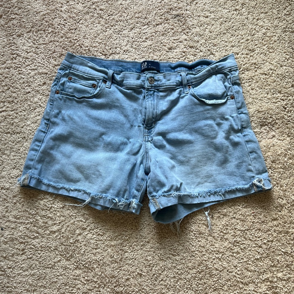 Gap Size 32 5” Jean Shorts